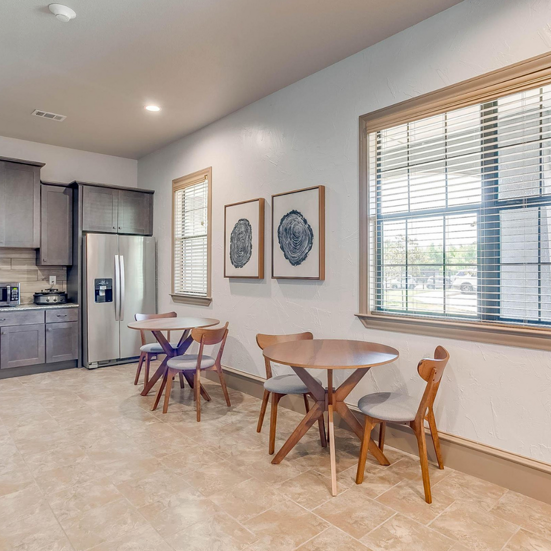 View Photos Lone Oak Apartments