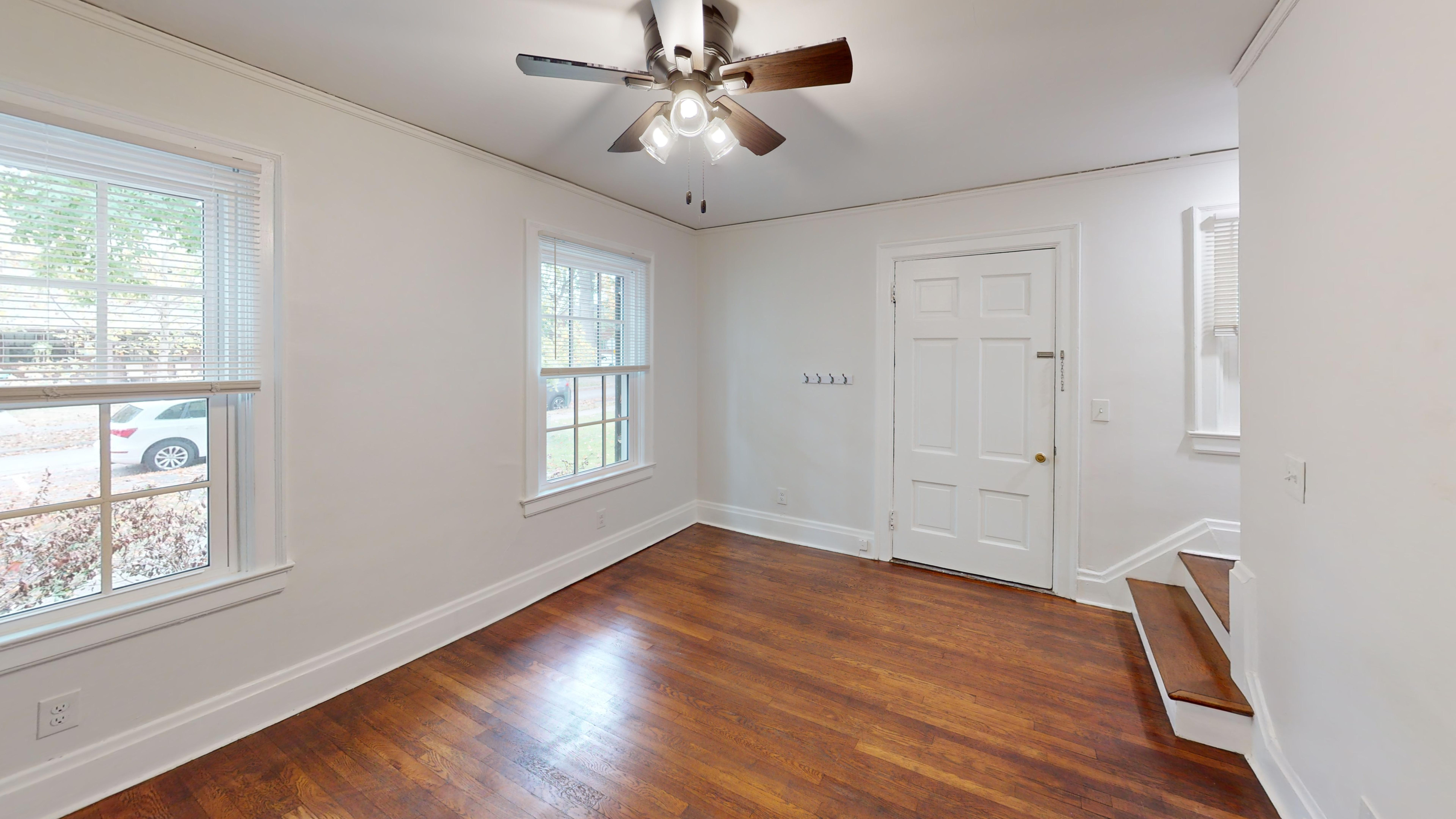Updated apartment features at The Mid Terrace