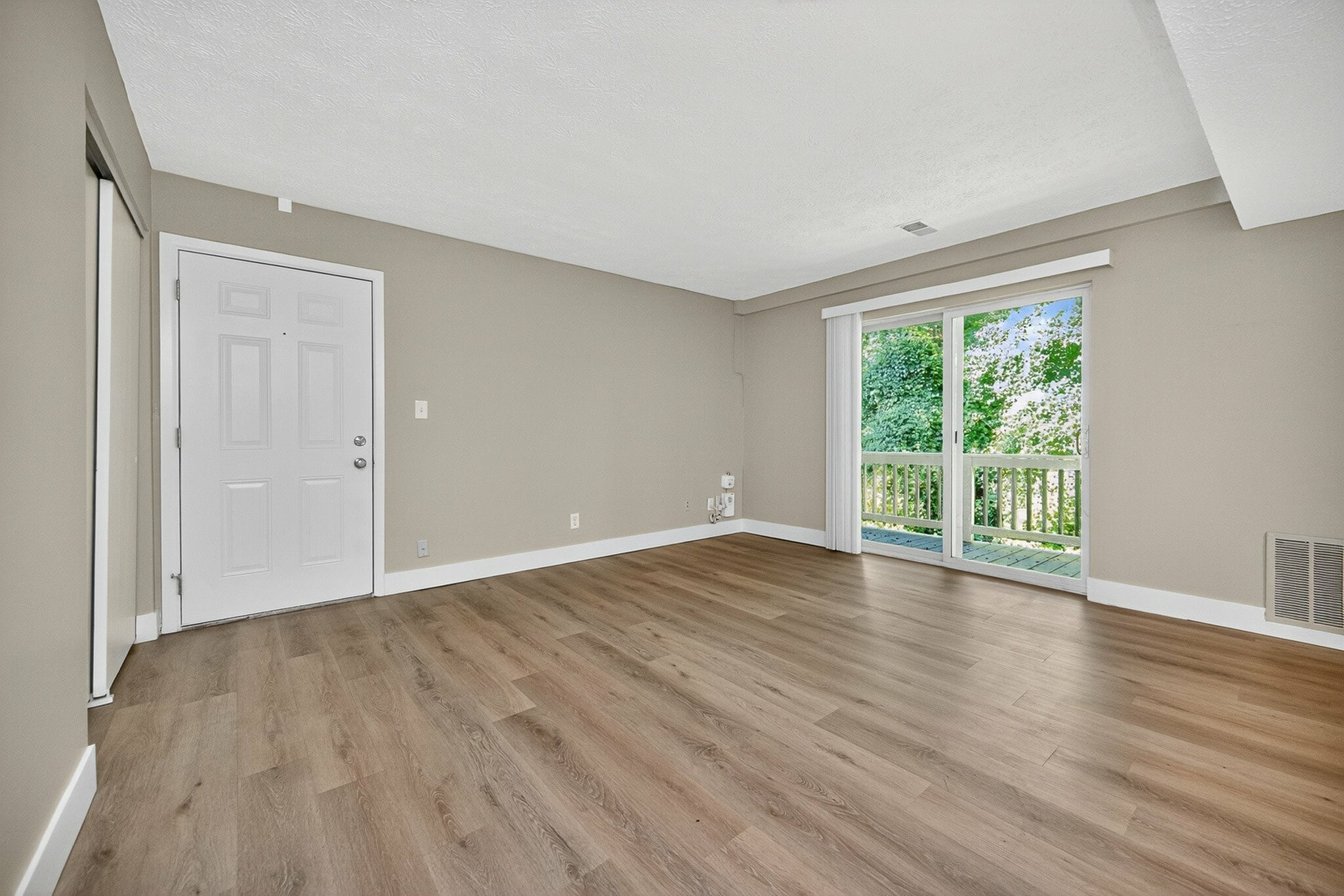 Bedroom at Mariemont Woods
