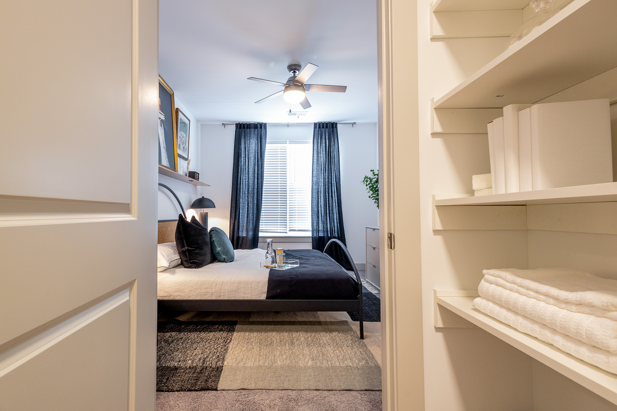 Resident lounge at Woodburn Exchange apartments near Downtown Cincinnati