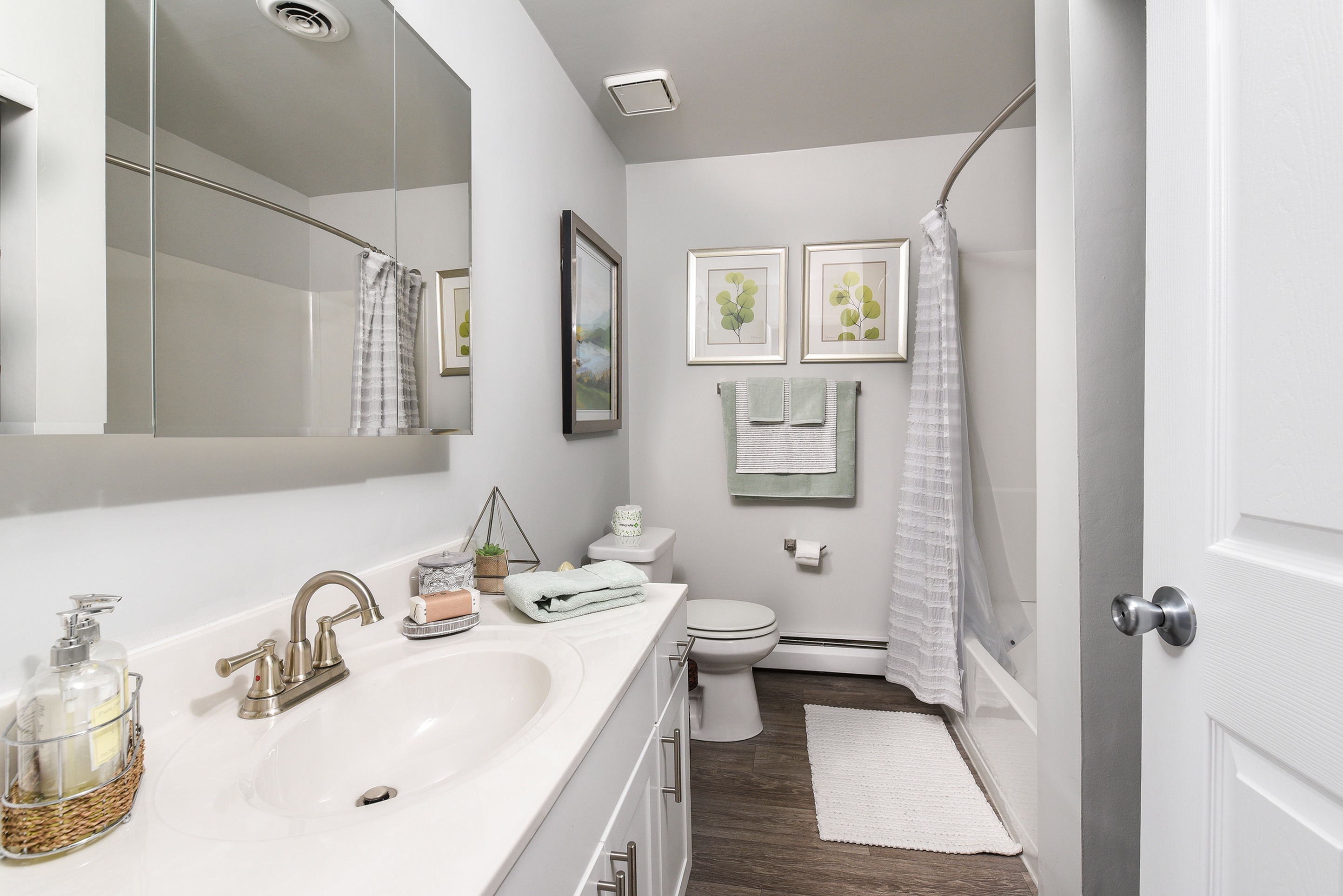 View Photos Stonybrook Apartments