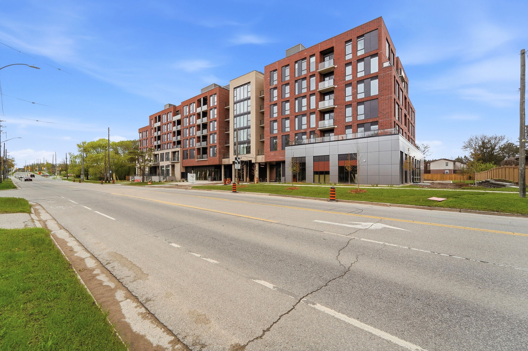 Campus Living Centres - 166 College Ave W - Amenities and Exterior 03