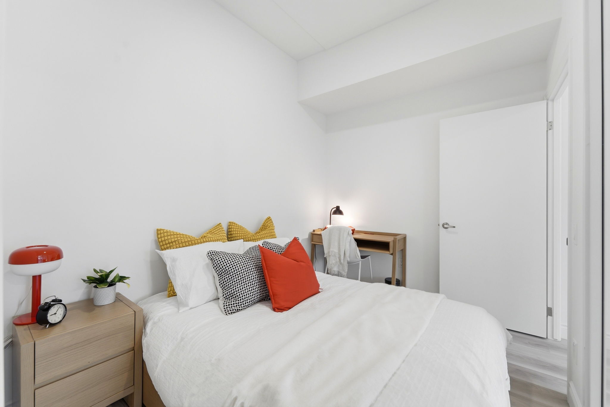 Campus Living Centres - 166 College Ave W - 2 Bed 1 Bath 22