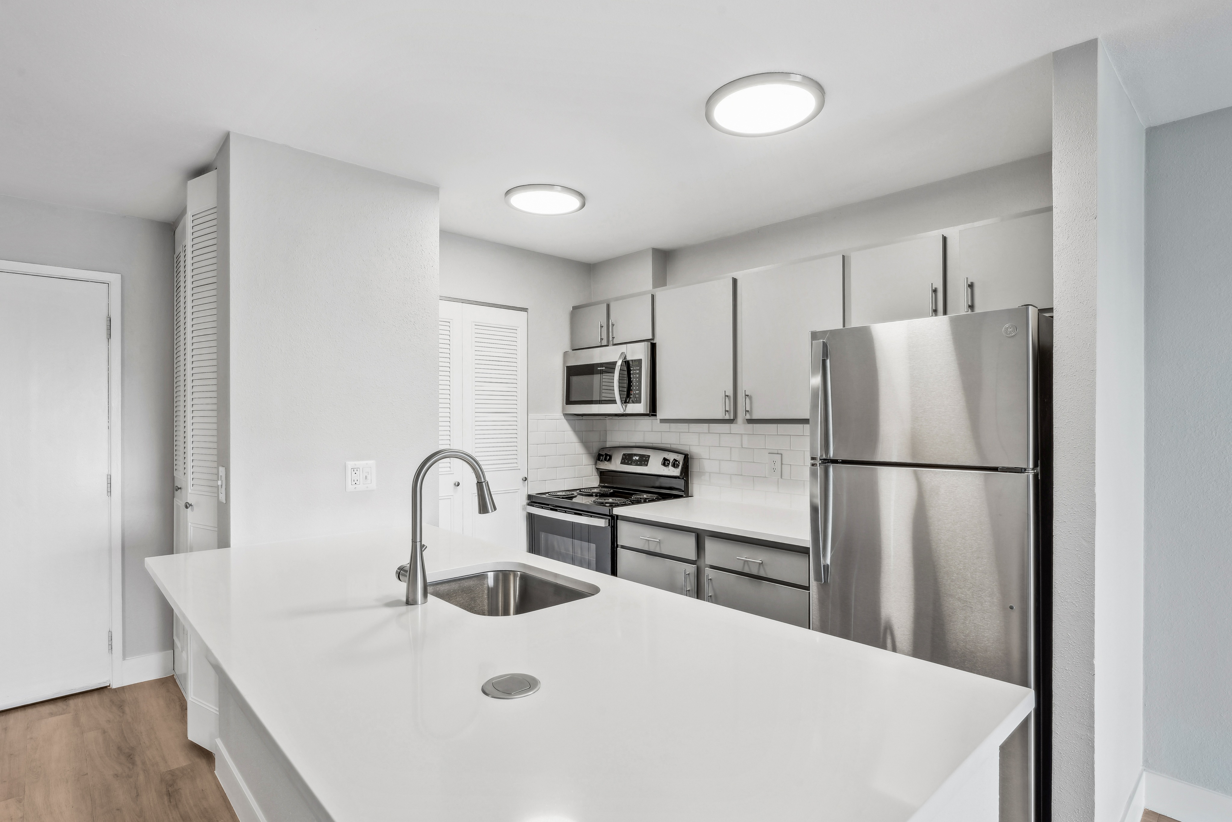 A2 Renovated 1 Bed Apartment Lex at Lowry