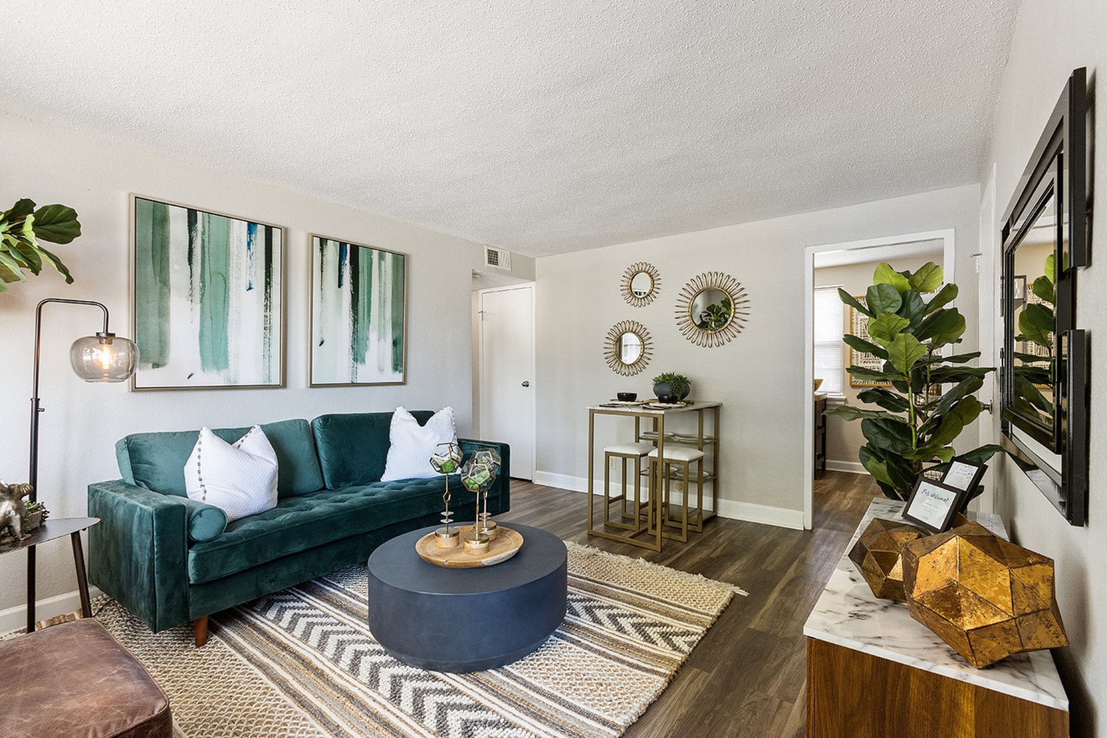 ReNew Centennial Apartments in St. Louis, MO Official Site