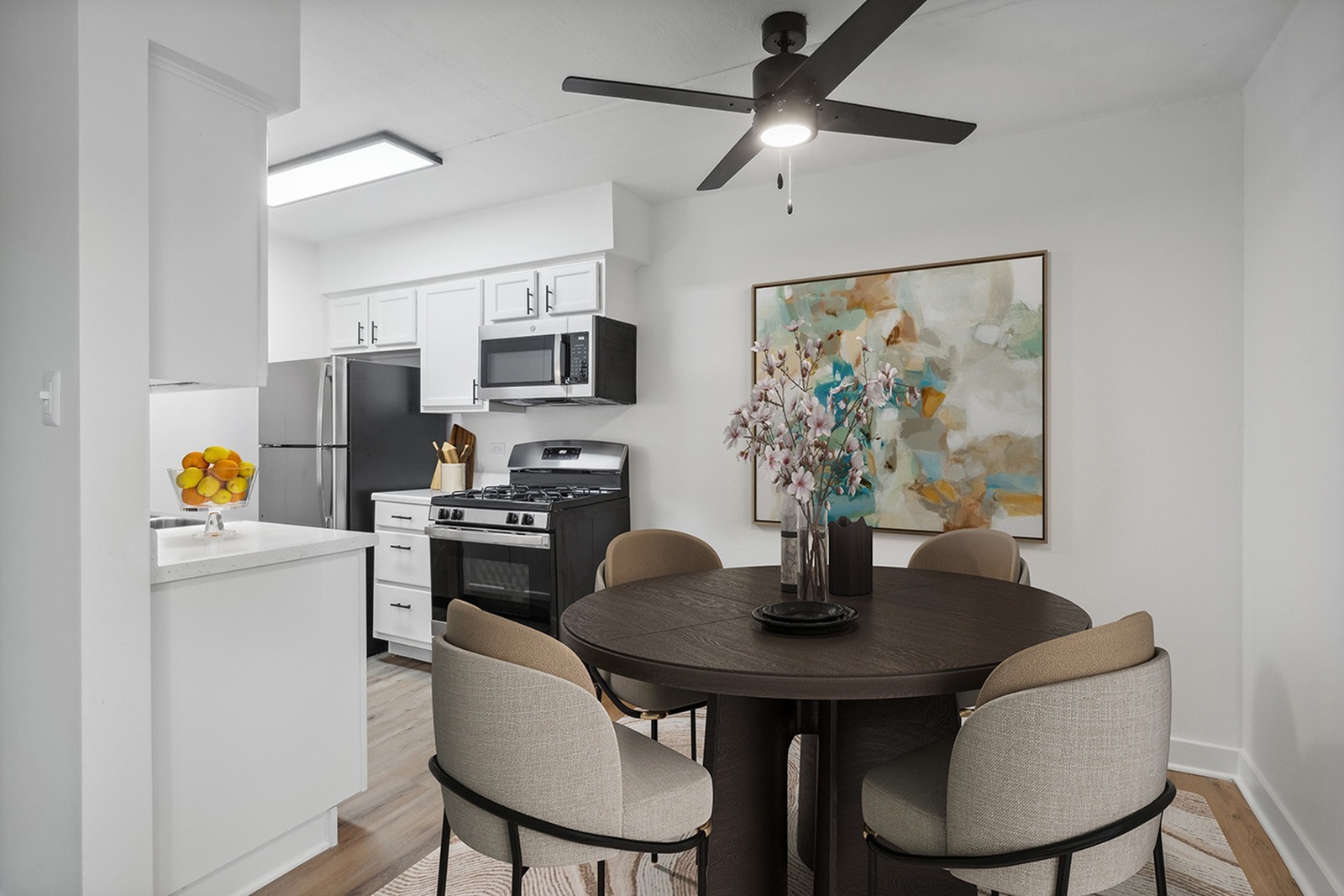 Community Photos ReNew Des Plaines South Apartment Homes for Rent in