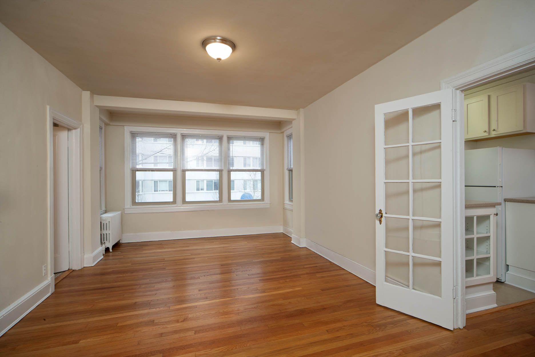 View Photos La Reine Apartments