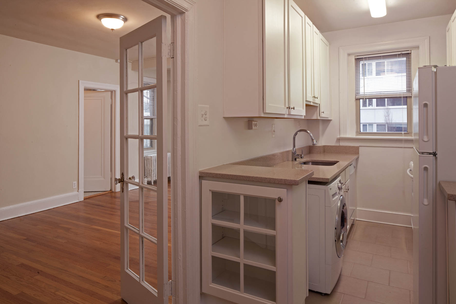 View Photos La Reine Apartments