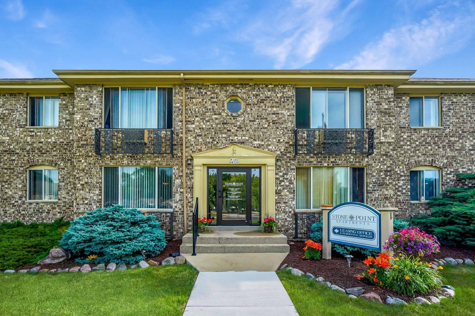 Photo Gallery & Tour Stone Point Apartments