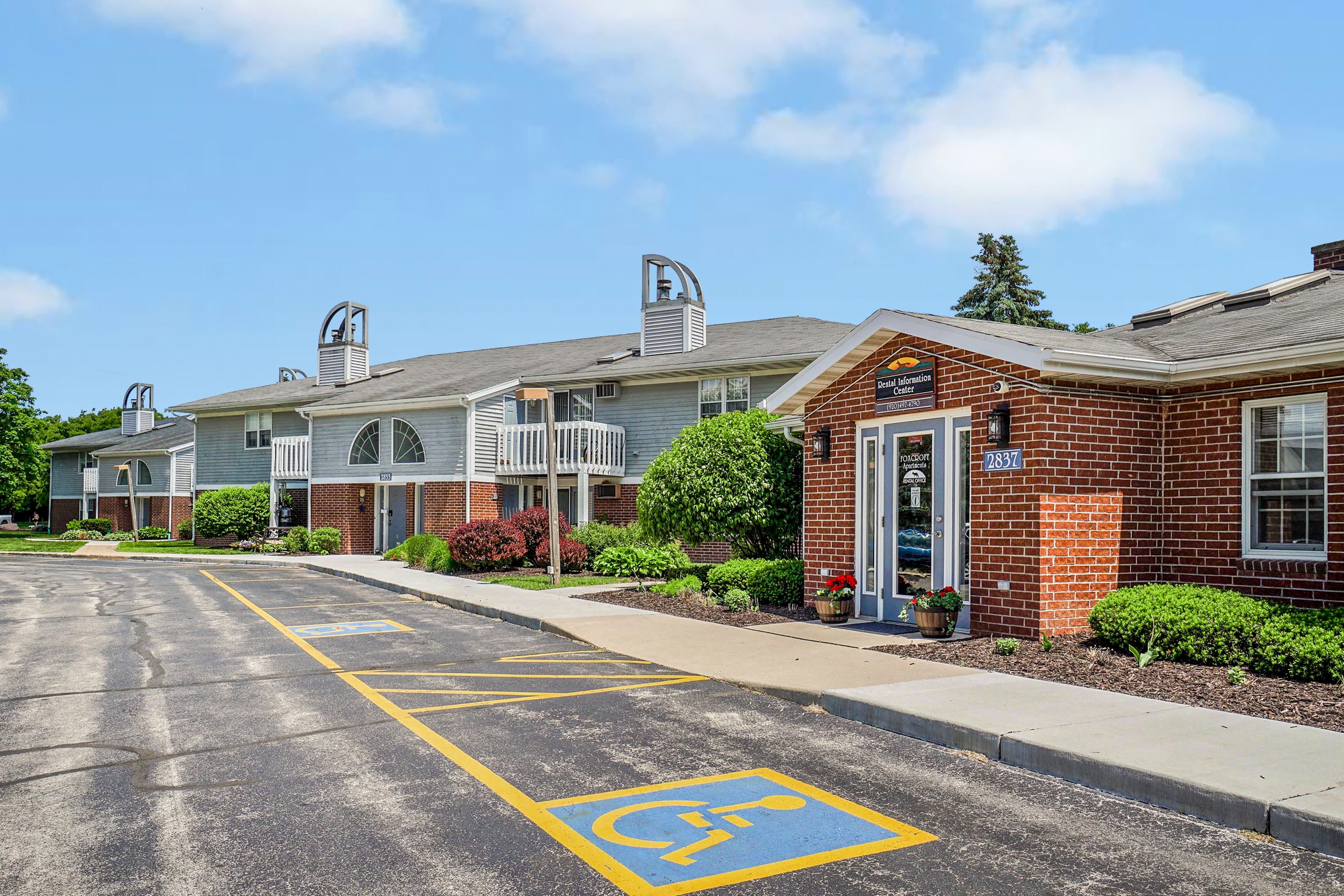 Photo Gallery & Tour Foxcroft Apartments