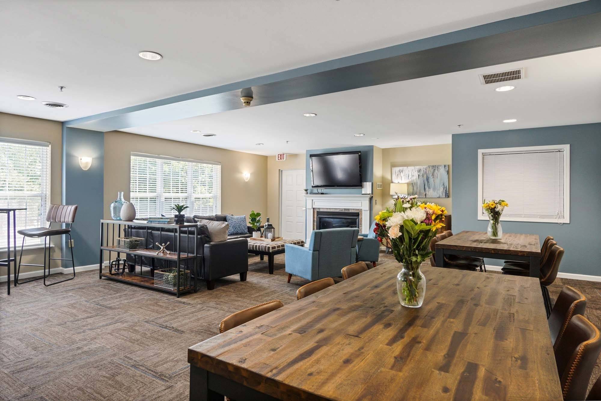 Photo Gallery & Tour Barrington Place Apartments