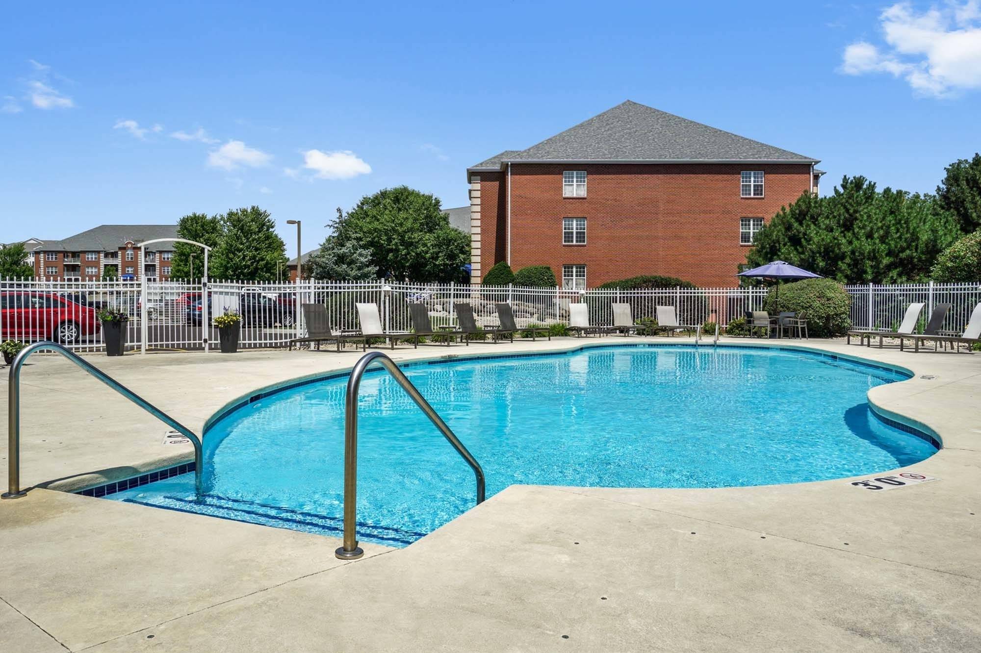 Photo Gallery & Tour Barrington Place Apartments