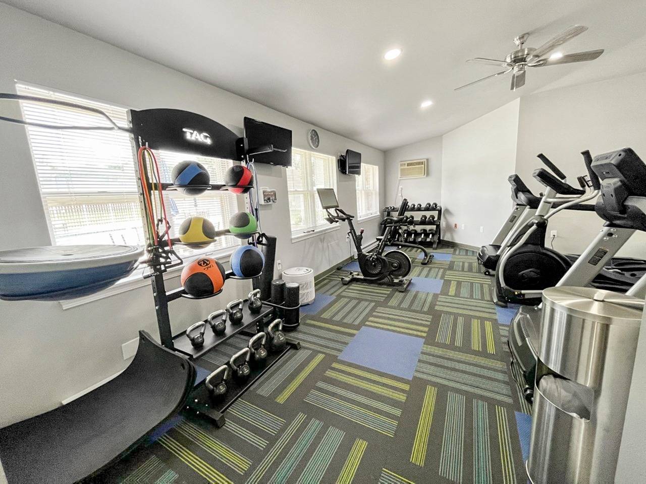 Photo Gallery & Tour Foxcroft Apartments