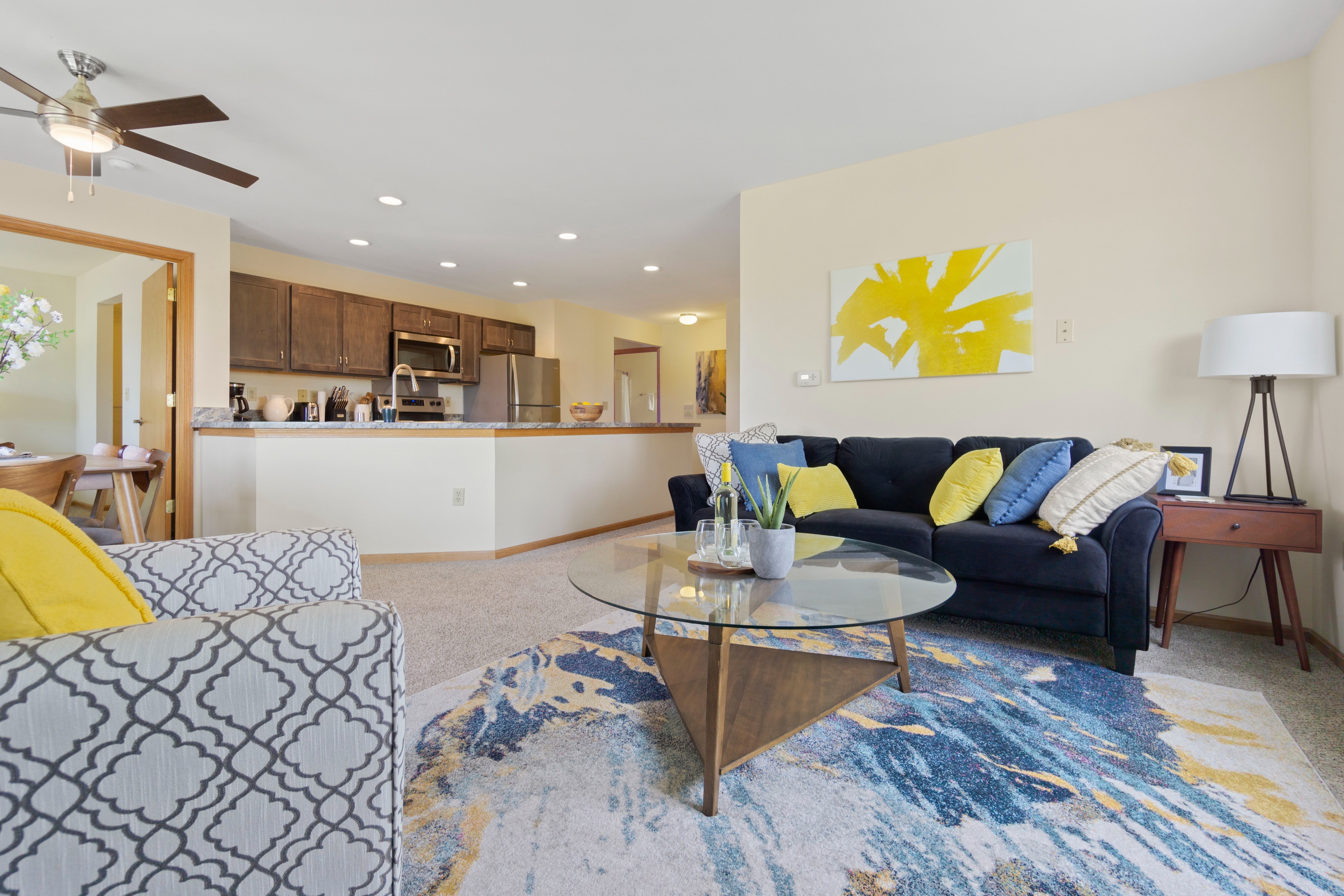 Photo Gallery & Tour Saddle Brook Apartments