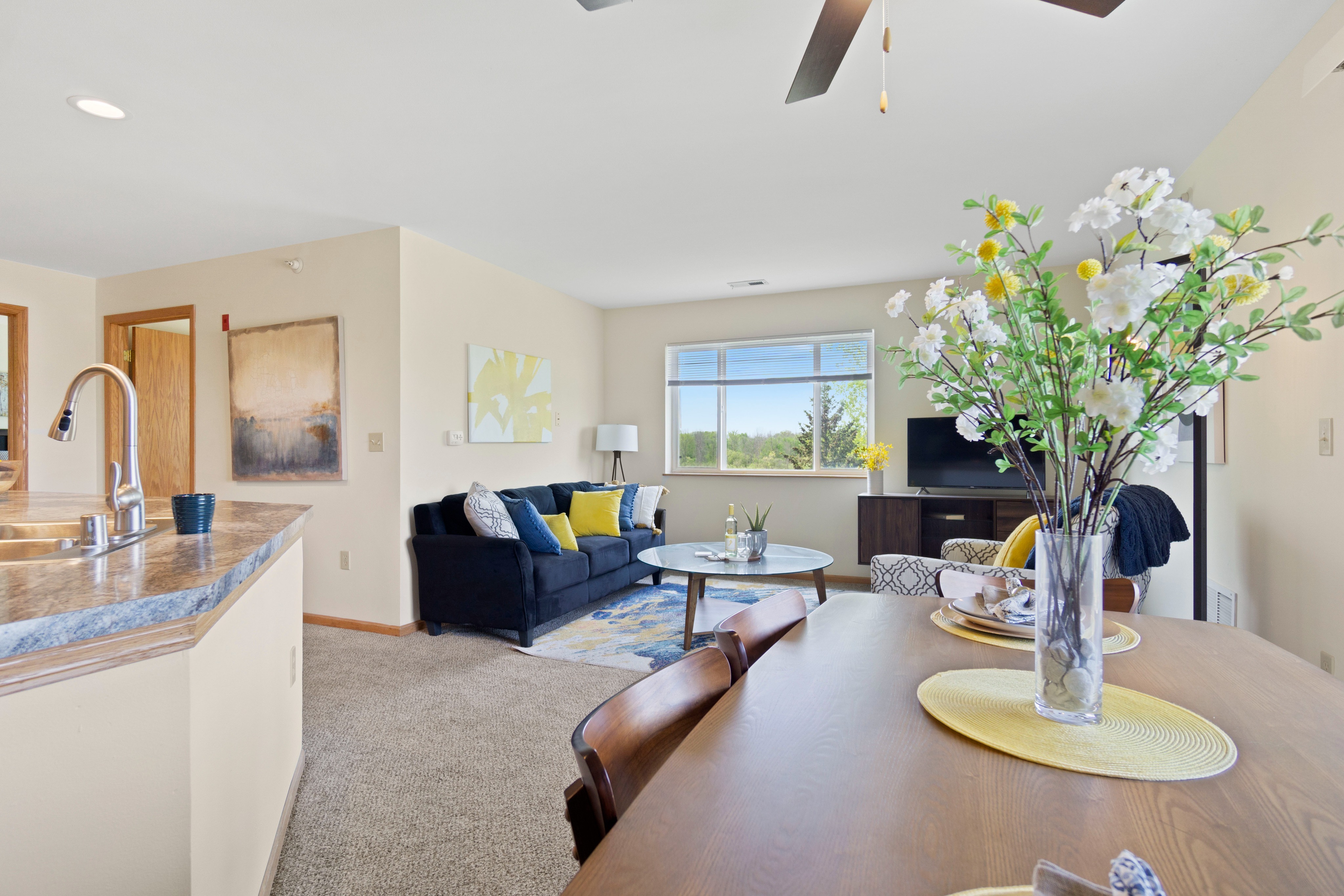 Photo Gallery & Tour Saddle Brook Apartments