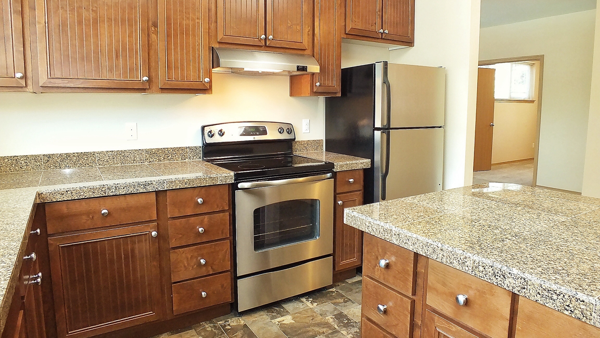 2 Bedroom 2 Bath Townhome w/Den & Garage (J)