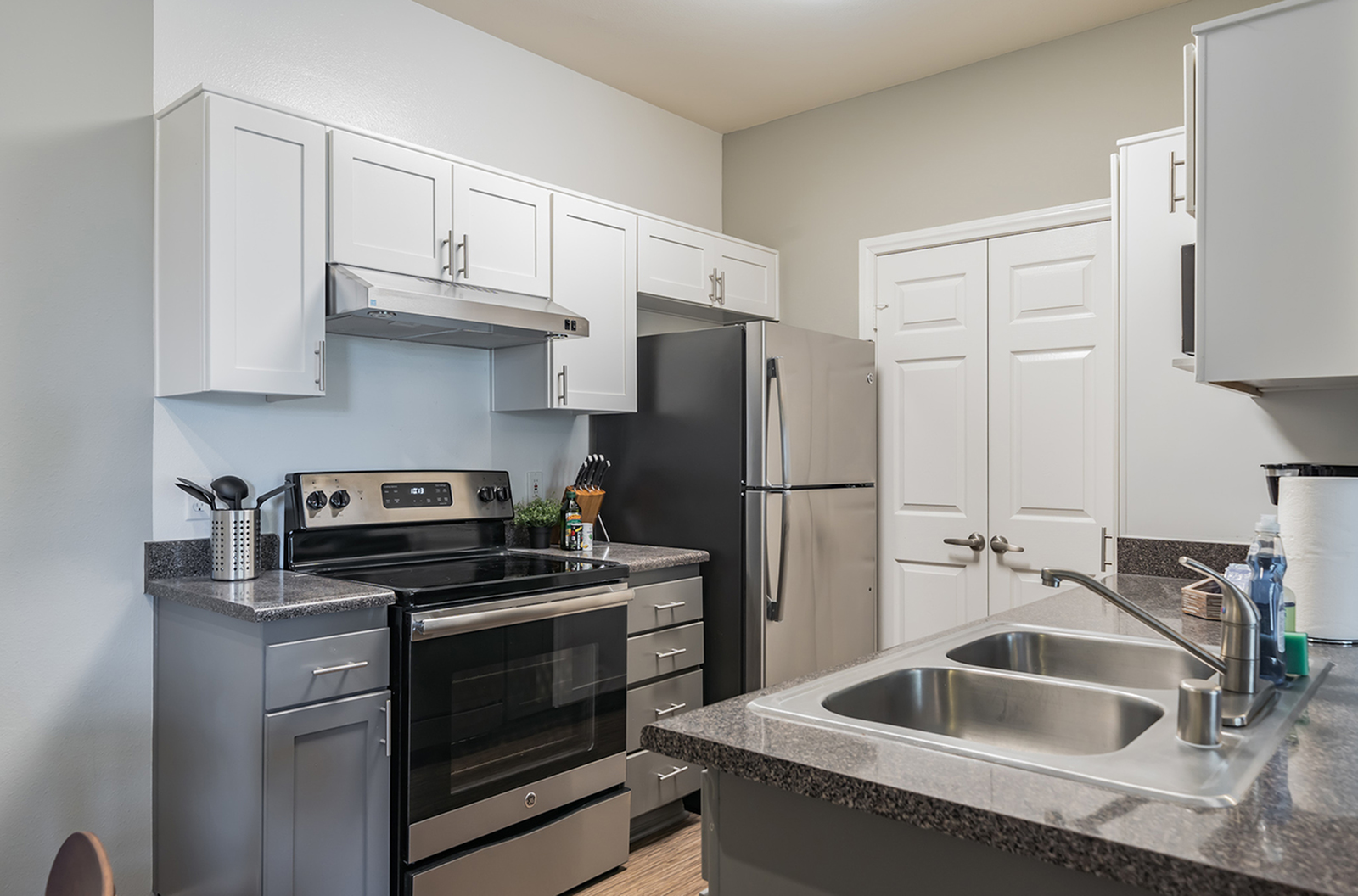 Aspire1X1 Furnished Suite 1 Bed Apartment Elan Oceano