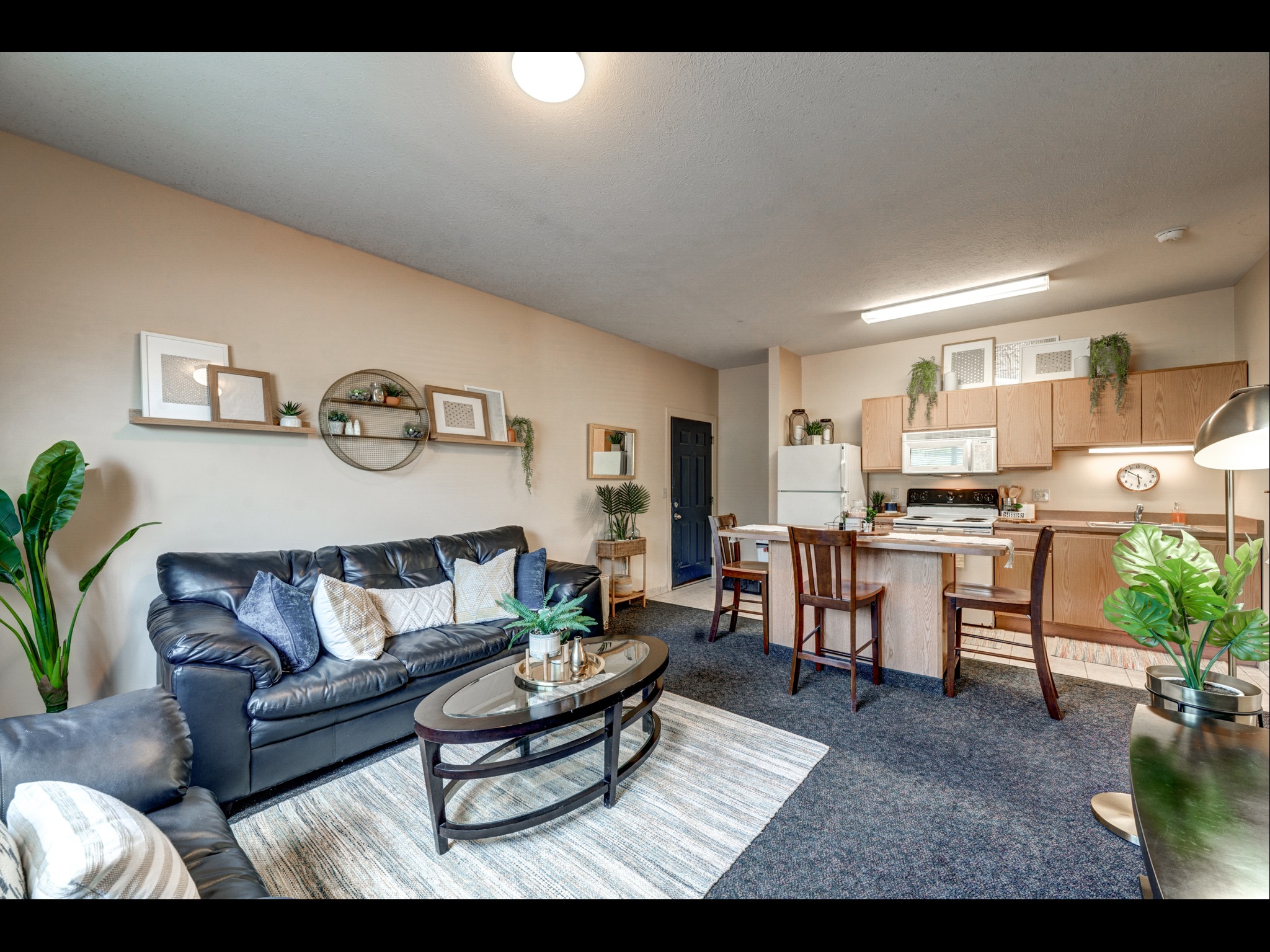 Photos & Tour University Gate Erie Student Housing