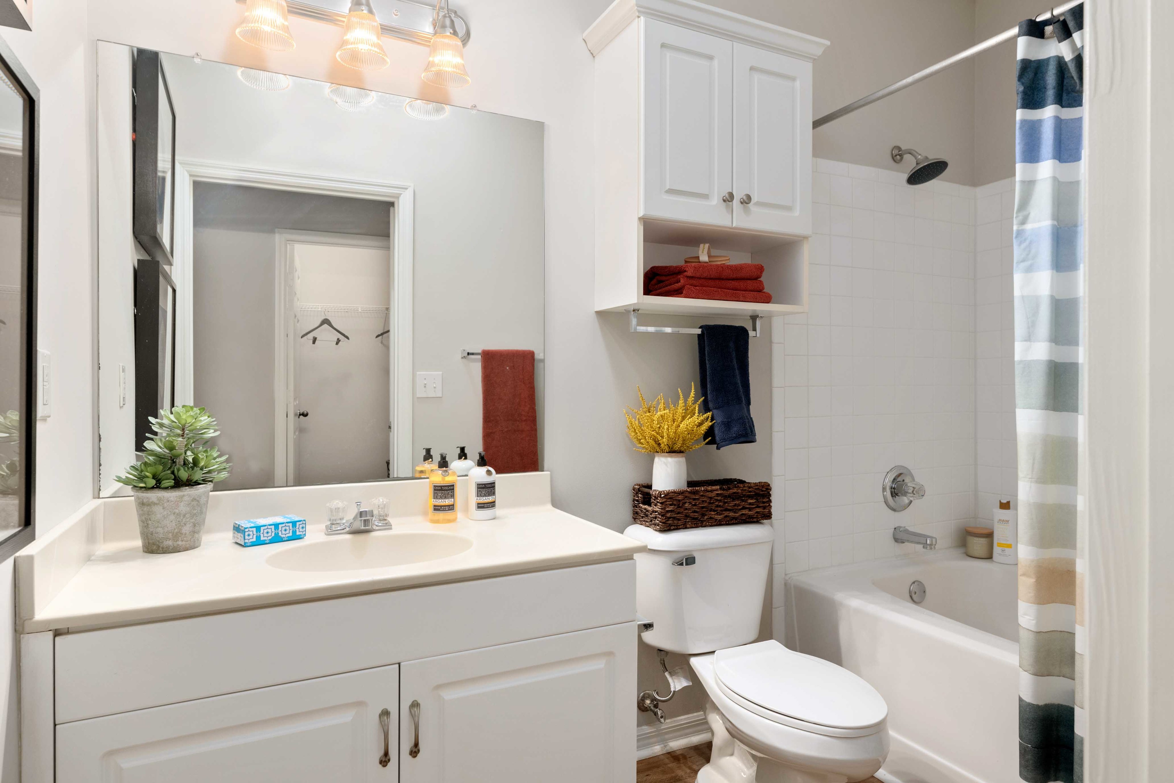 View Photos Lullwater Apartments